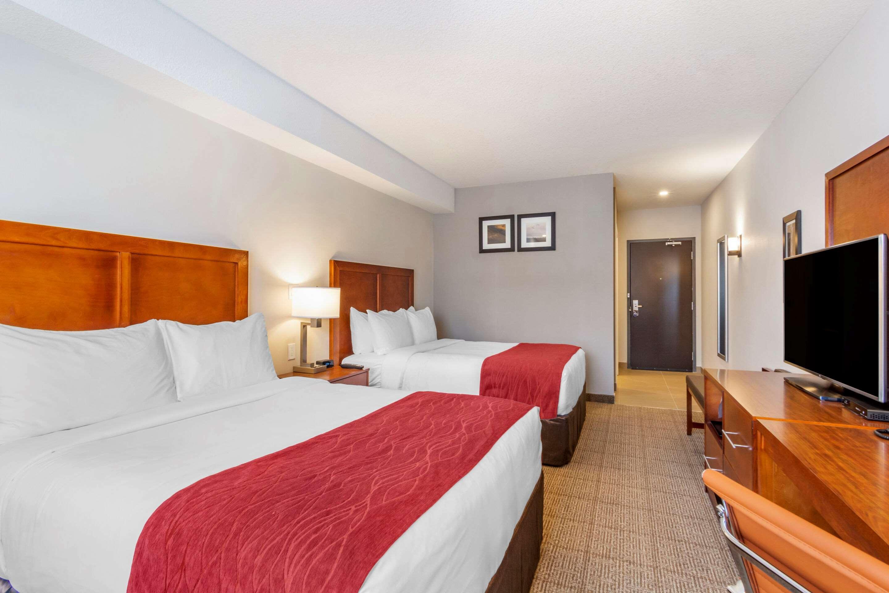 Comfort Inn & Suites Valemount Bagian luar foto