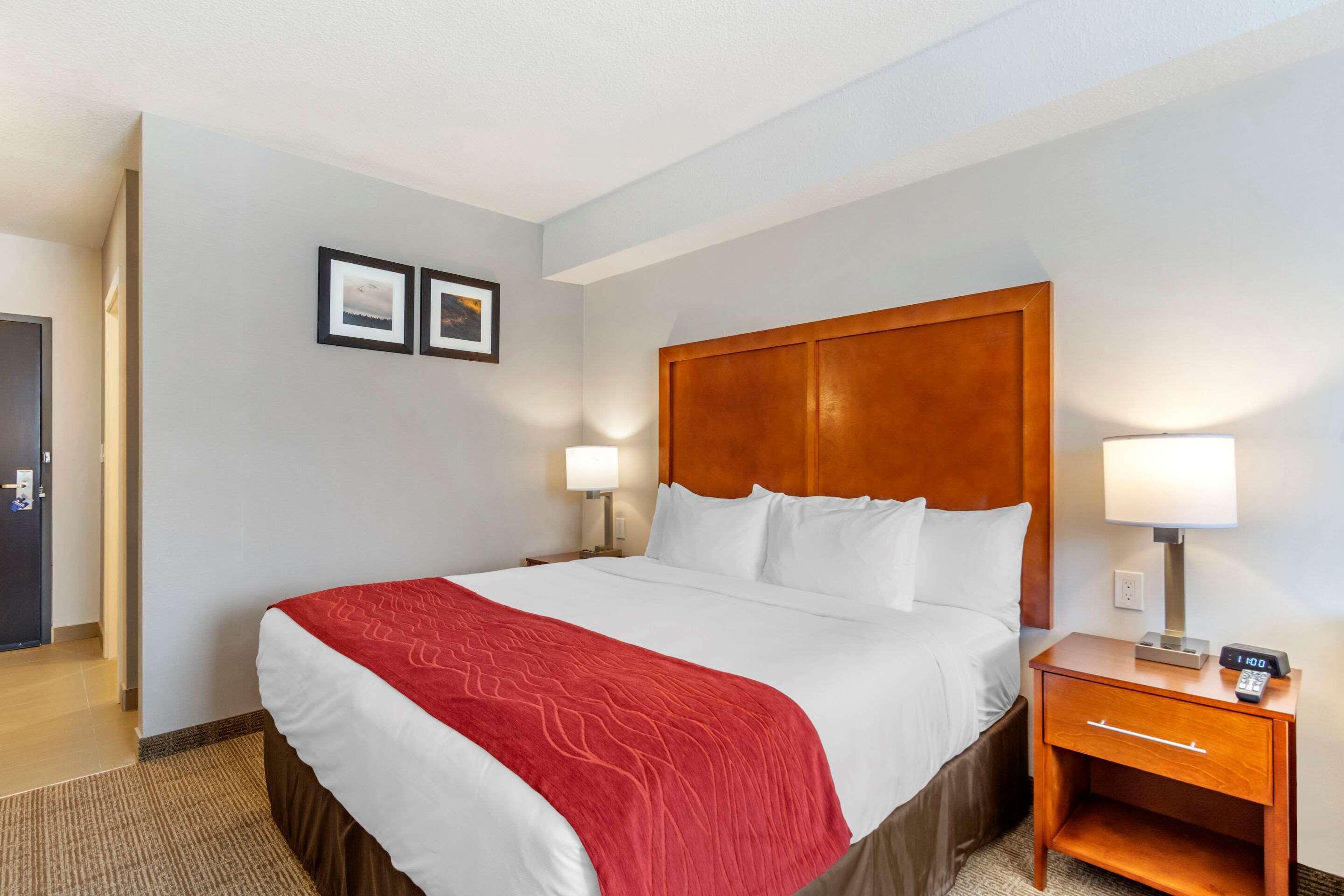 Comfort Inn & Suites Valemount Bagian luar foto