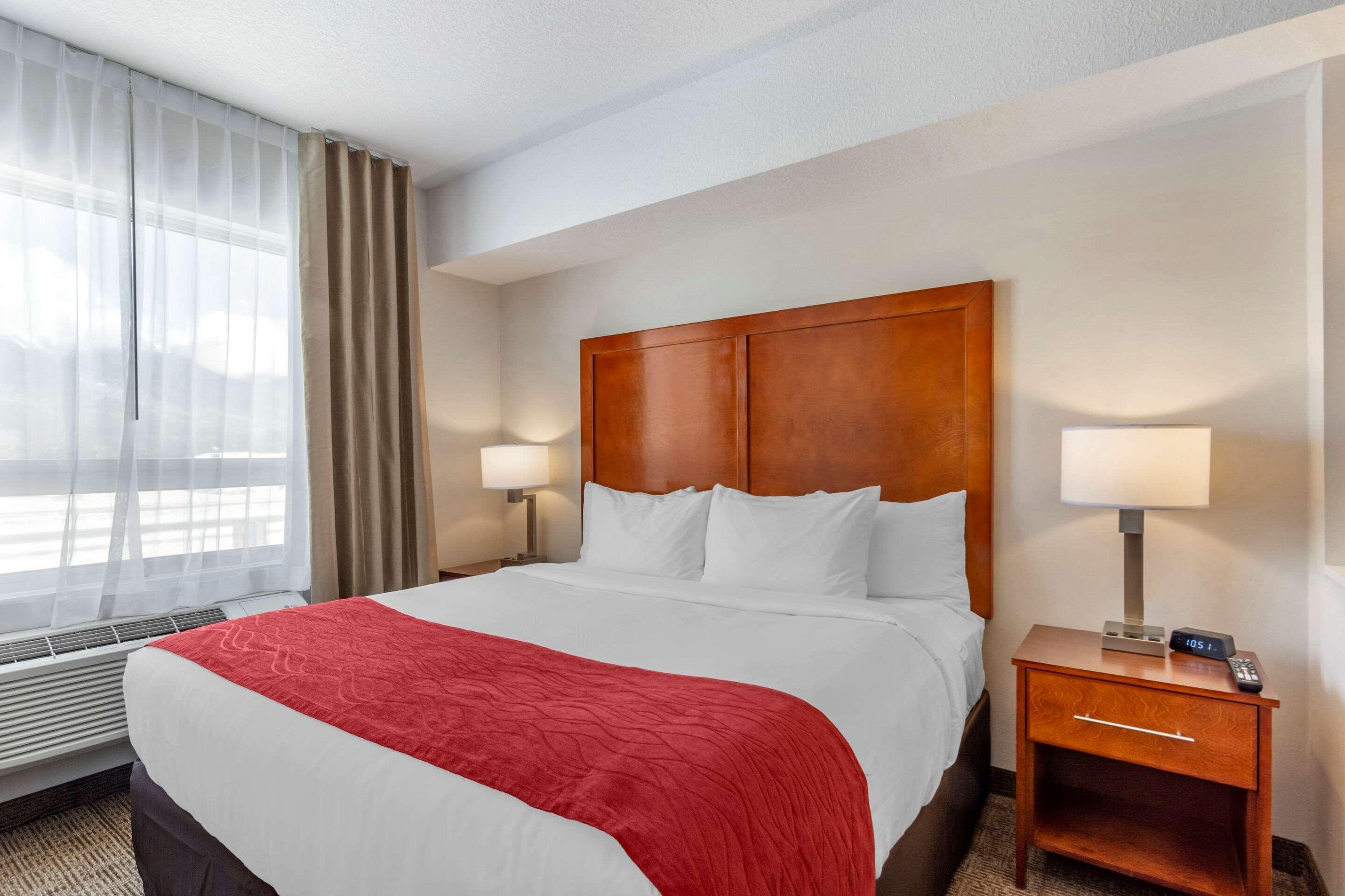 Comfort Inn & Suites Valemount Bagian luar foto