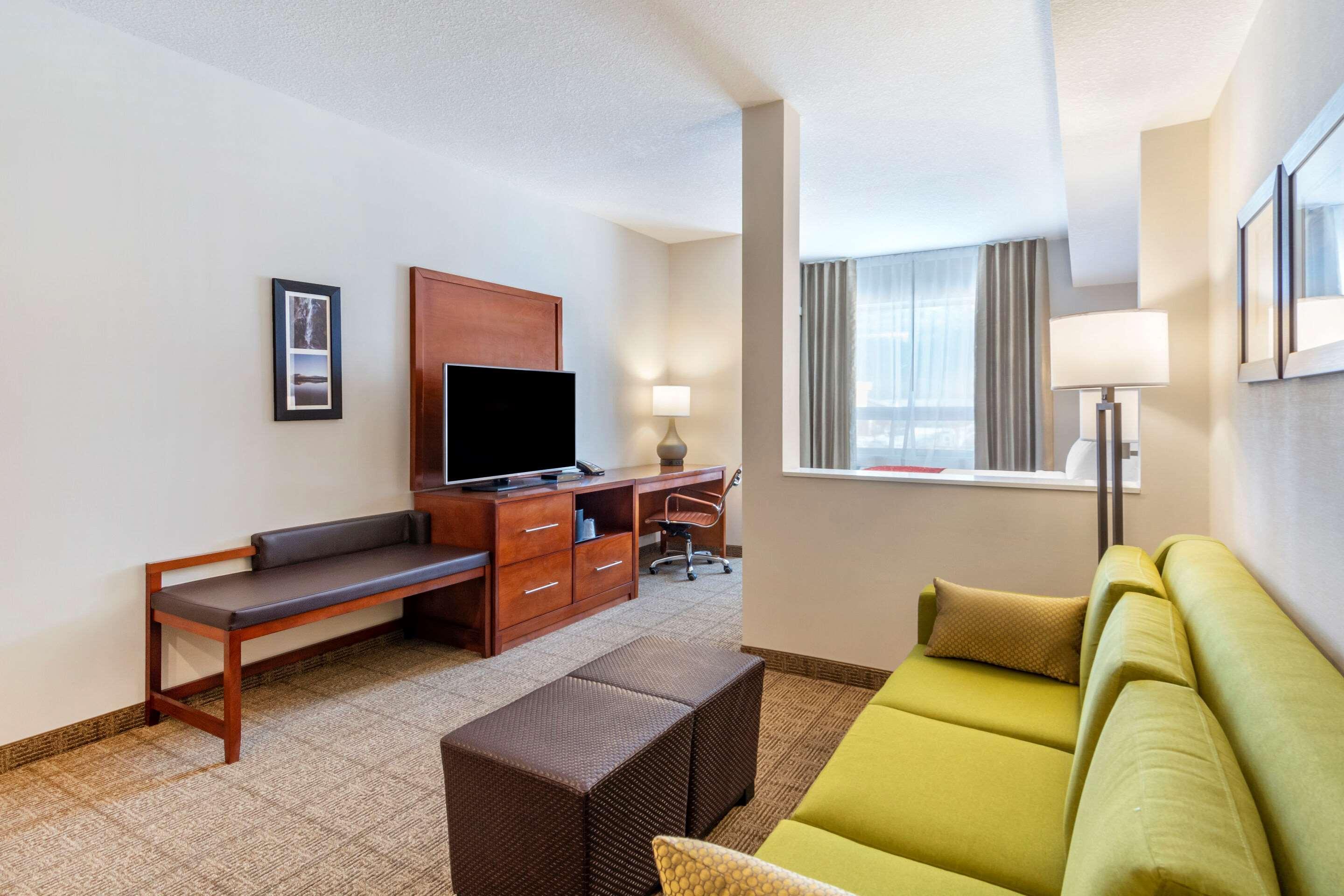 Comfort Inn & Suites Valemount Bagian luar foto