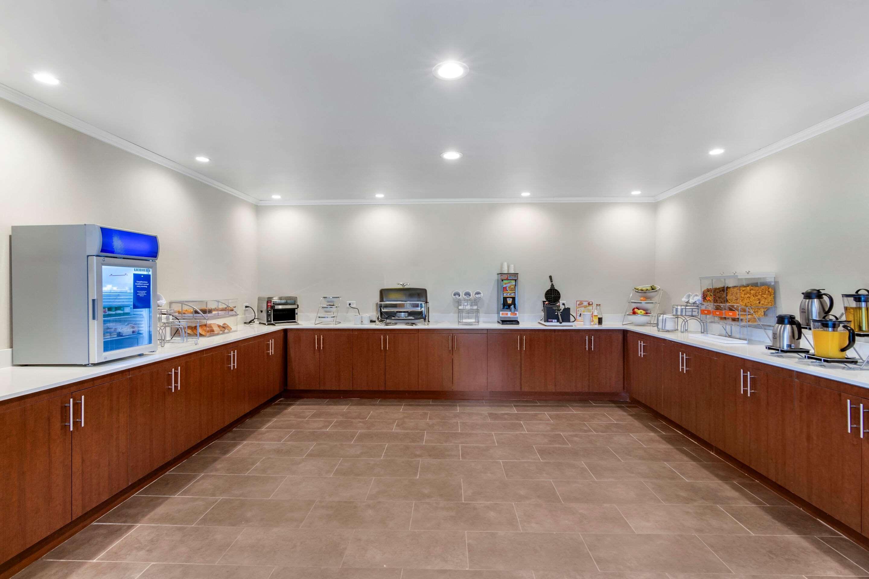 Comfort Inn & Suites Valemount Bagian luar foto