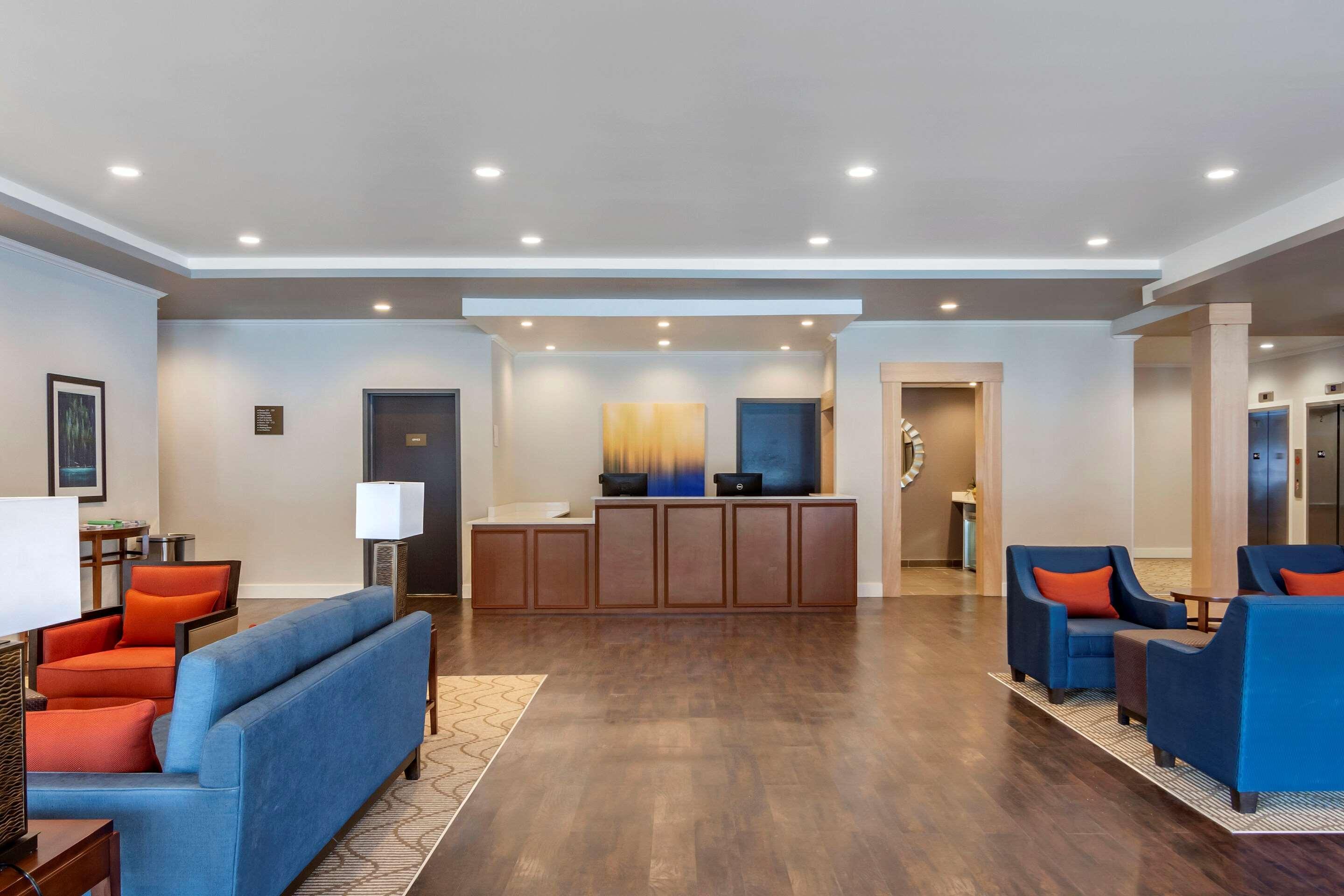 Comfort Inn & Suites Valemount Bagian luar foto