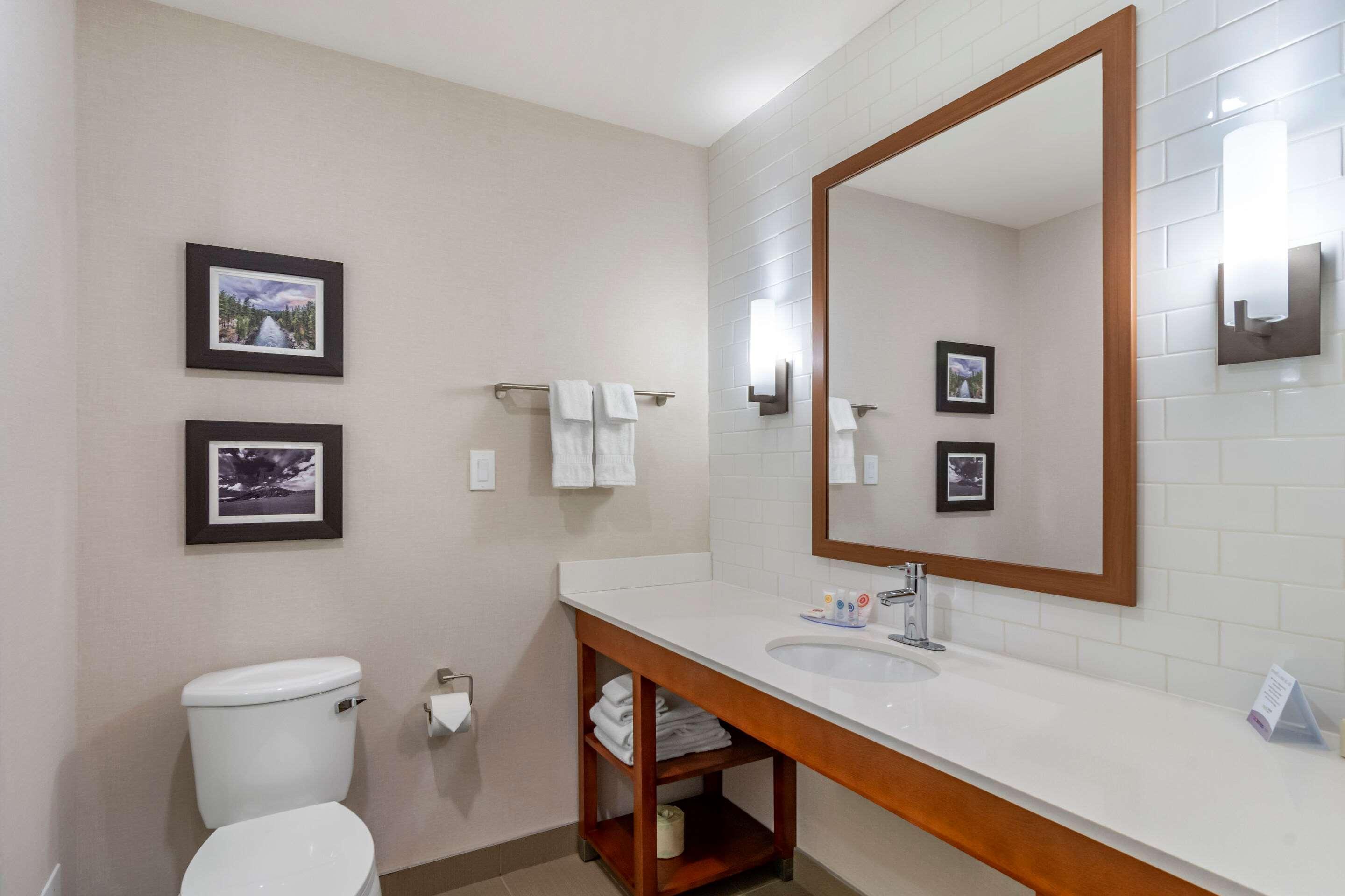 Comfort Inn & Suites Valemount Bagian luar foto