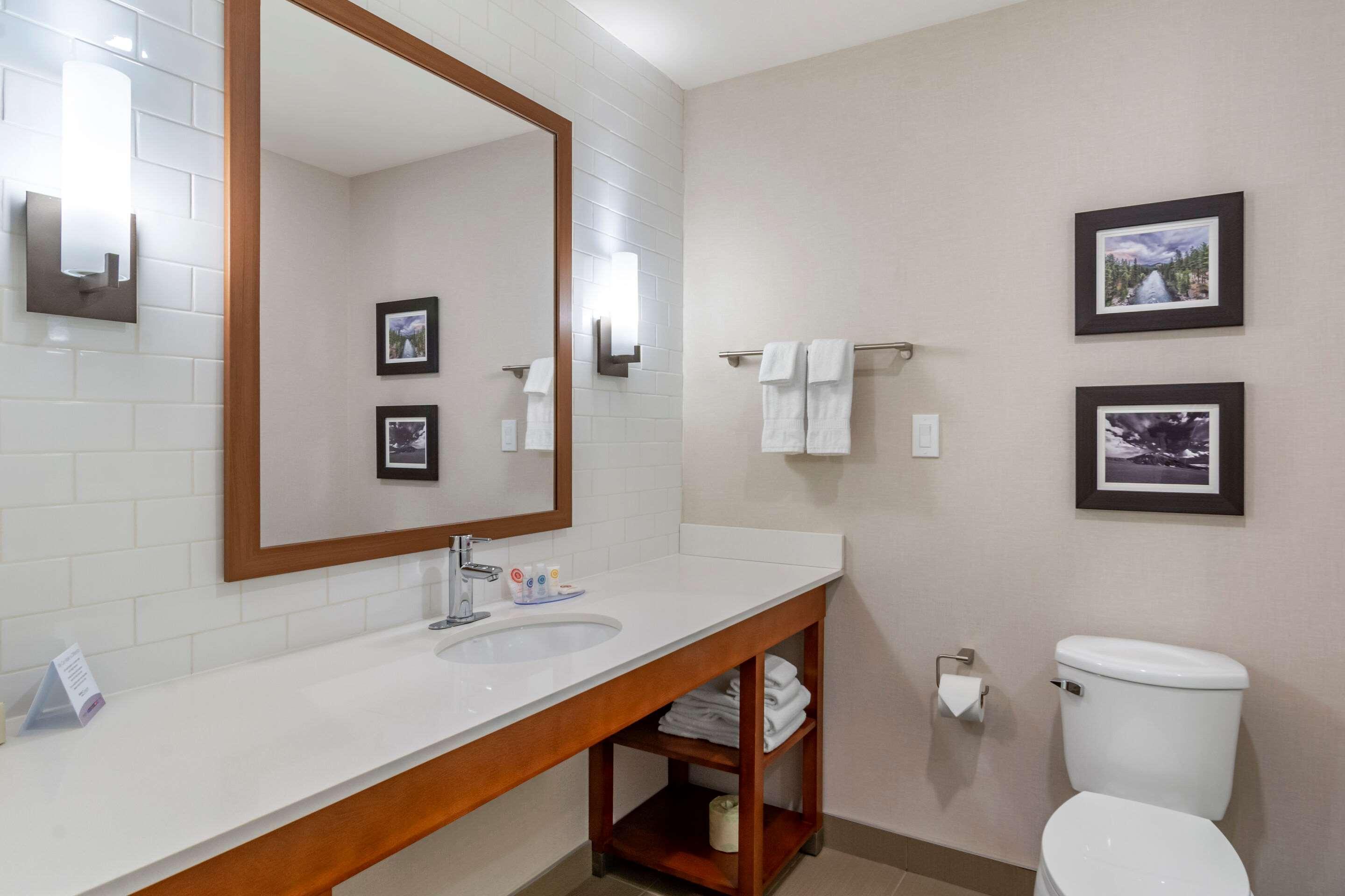 Comfort Inn & Suites Valemount Bagian luar foto