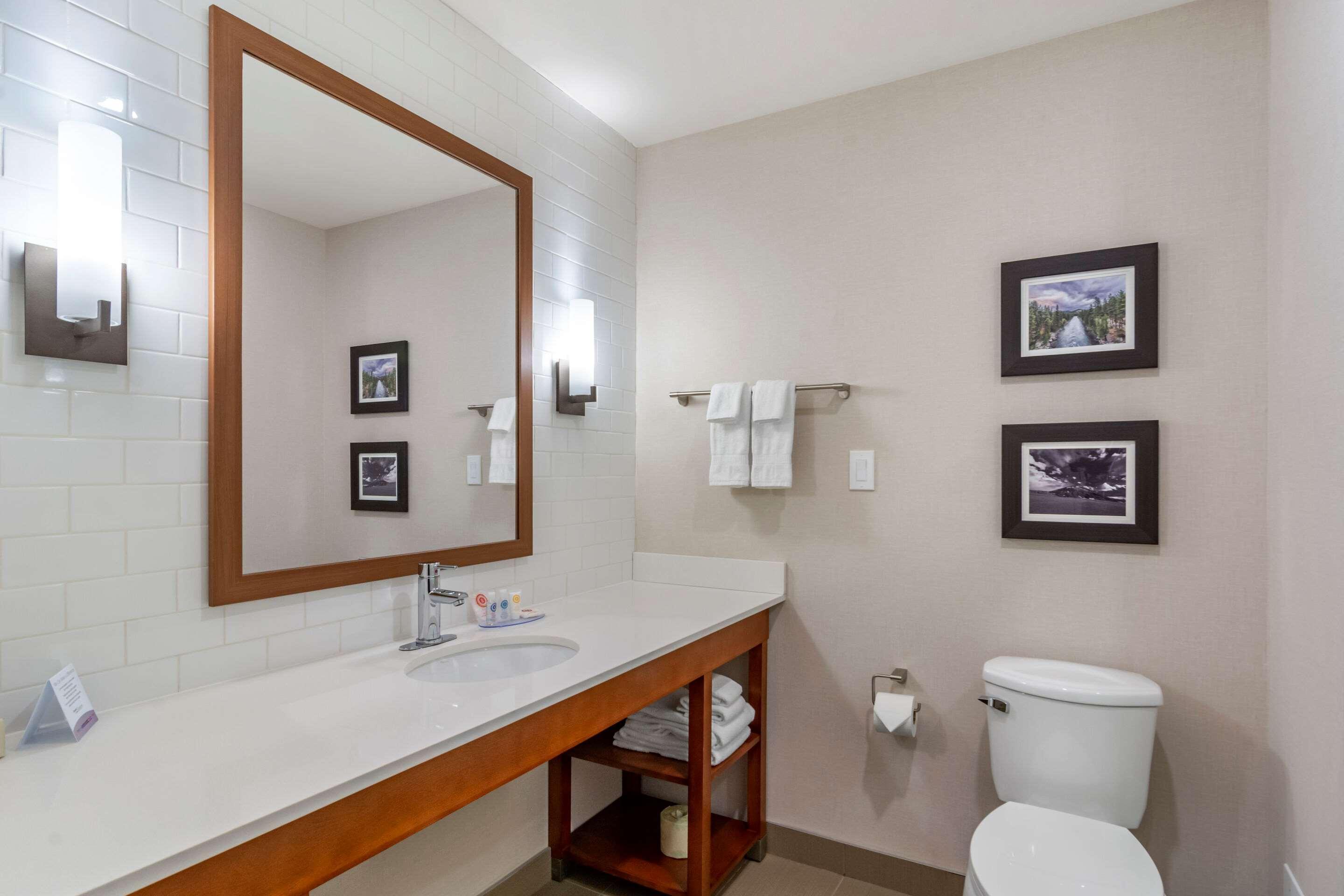 Comfort Inn & Suites Valemount Bagian luar foto
